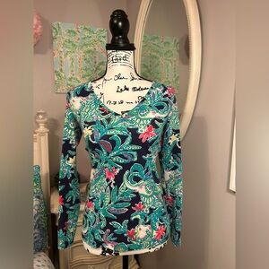 Lilly Pulitzer Jodie v-neck long sleeve waverly top, size XS